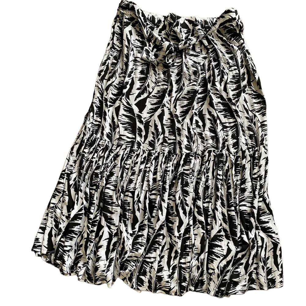 Black and white summer swimsuit cover skirt with slit. Perfect for summer!